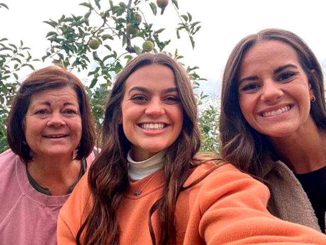 Kaitlyn, mom and sister taking a selfie