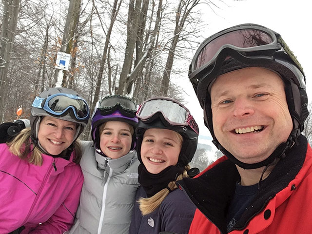 Conaway-Family-Skiing