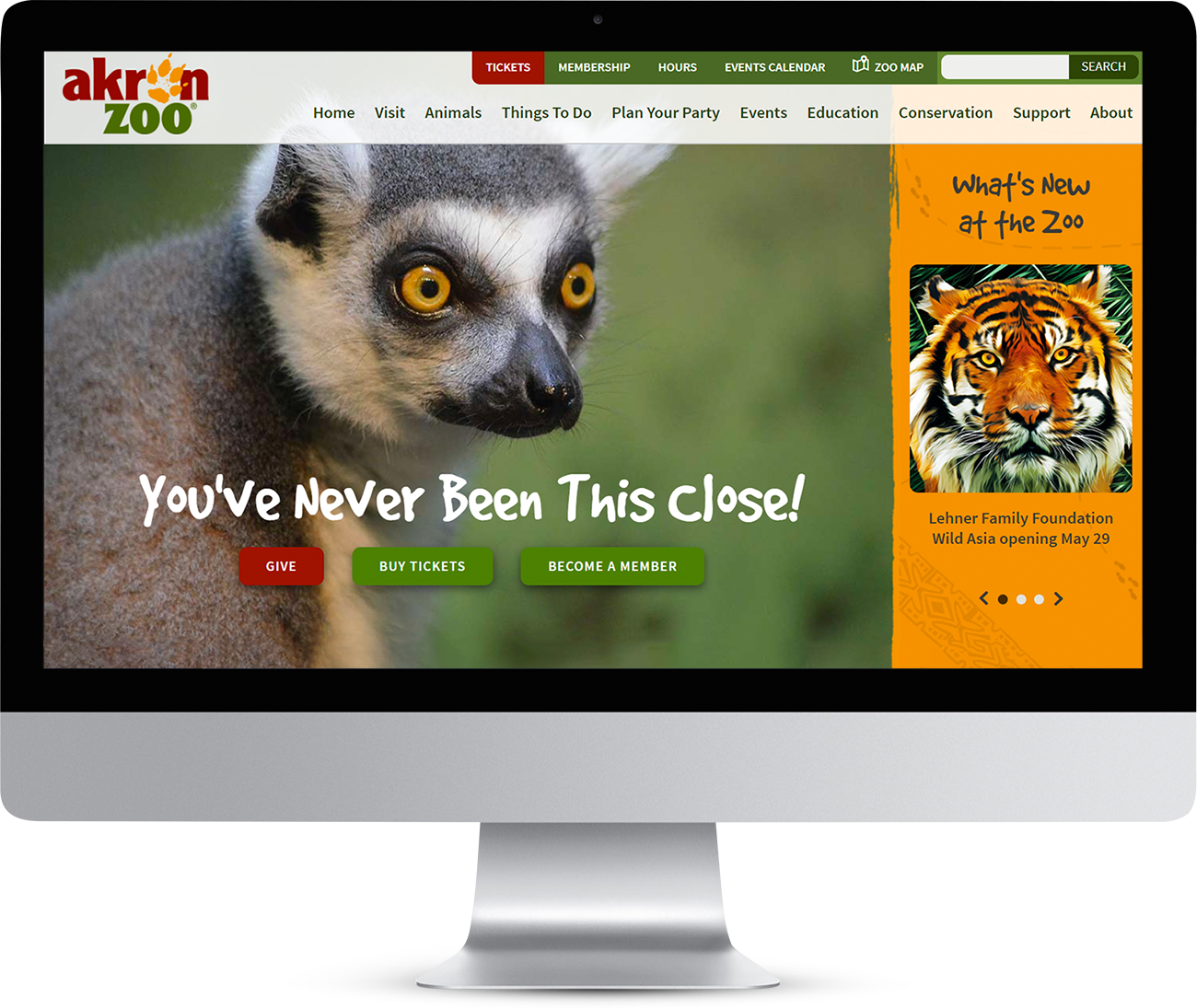 Akron Zoo website on monitor